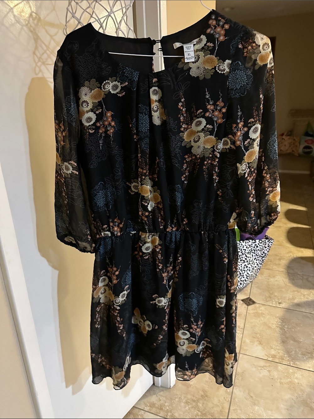 Womens Black Floral Long-Sleeve Tiered Dress